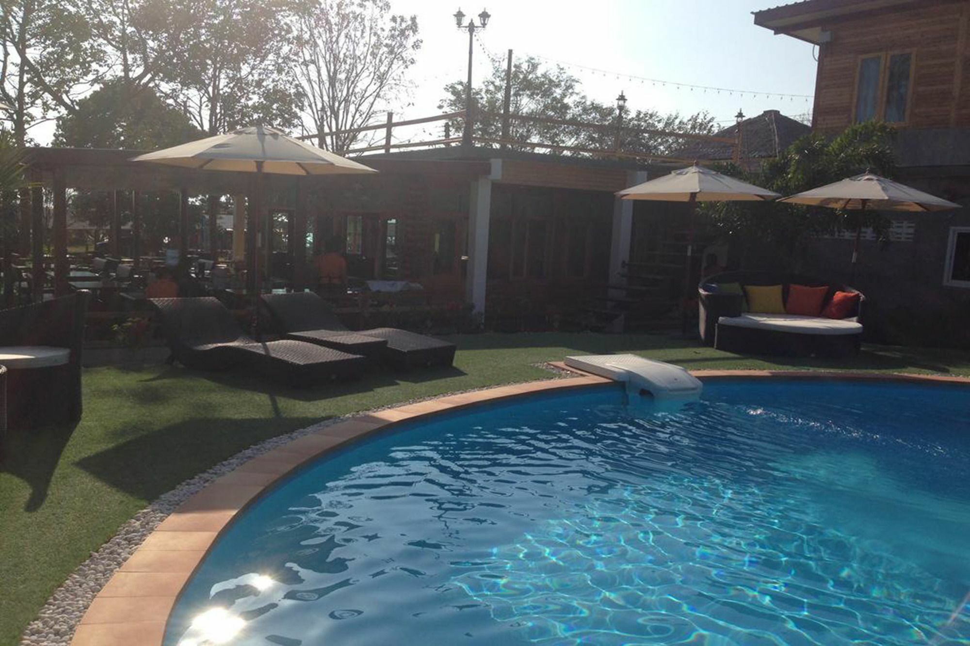Check In And Chill Out Hotel Ban Laem Sok Екстериор снимка