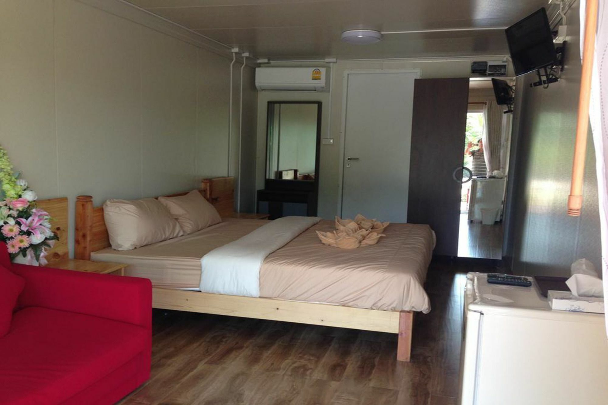 Check In And Chill Out Hotel Ban Laem Sok Екстериор снимка