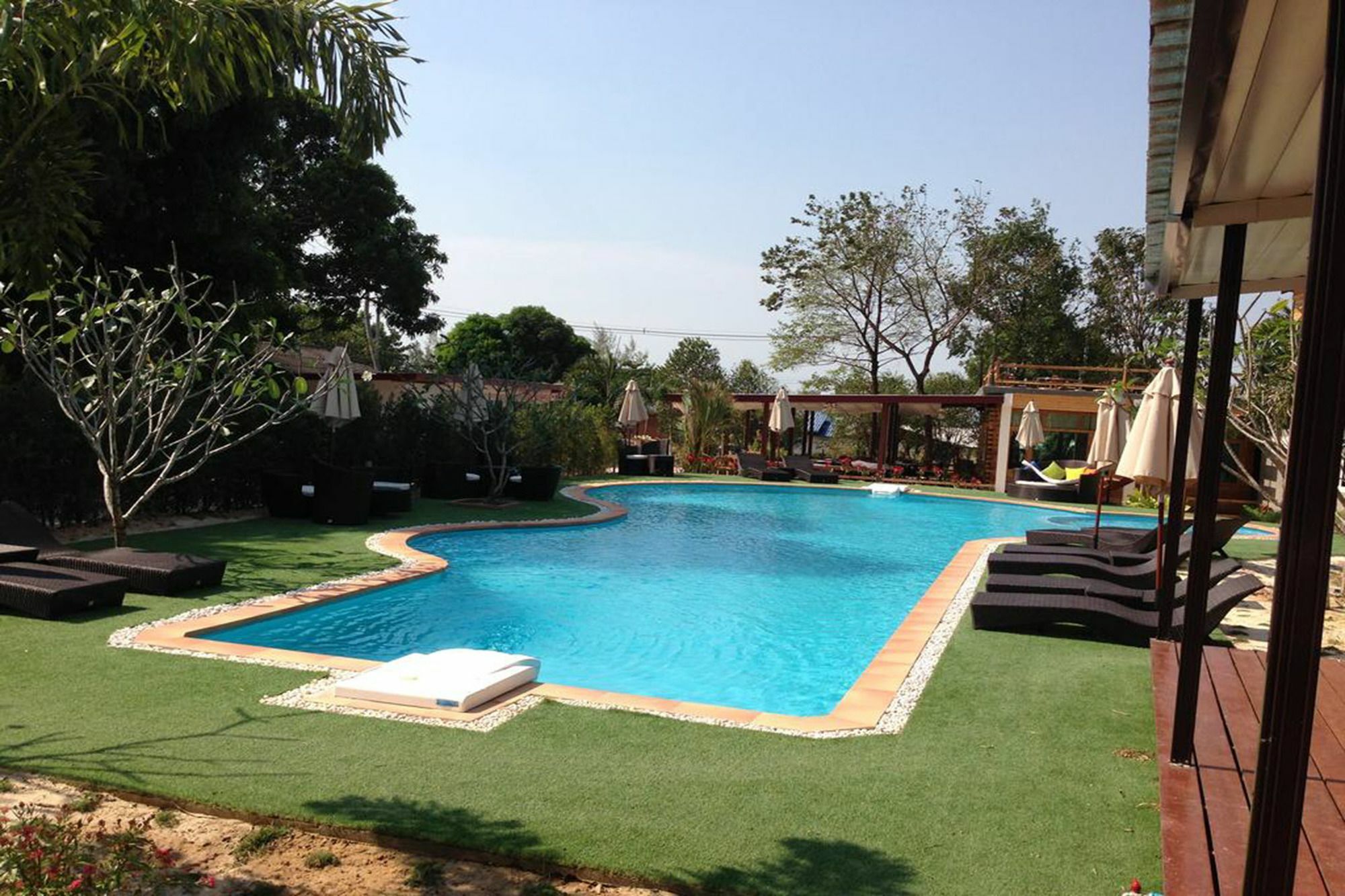 Check In And Chill Out Hotel Ban Laem Sok Екстериор снимка