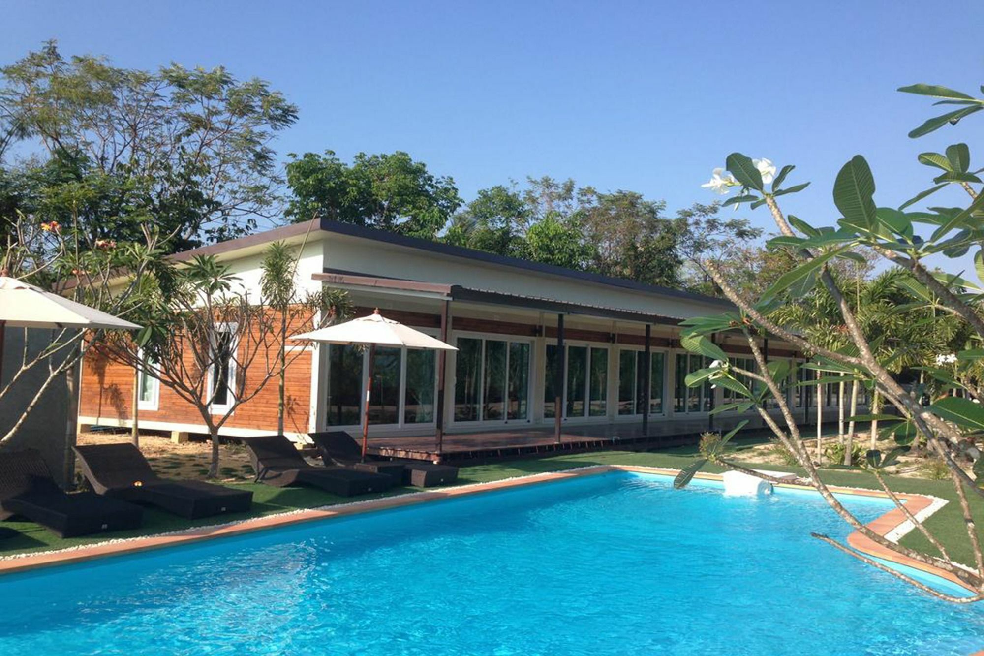Check In And Chill Out Hotel Ban Laem Sok Екстериор снимка