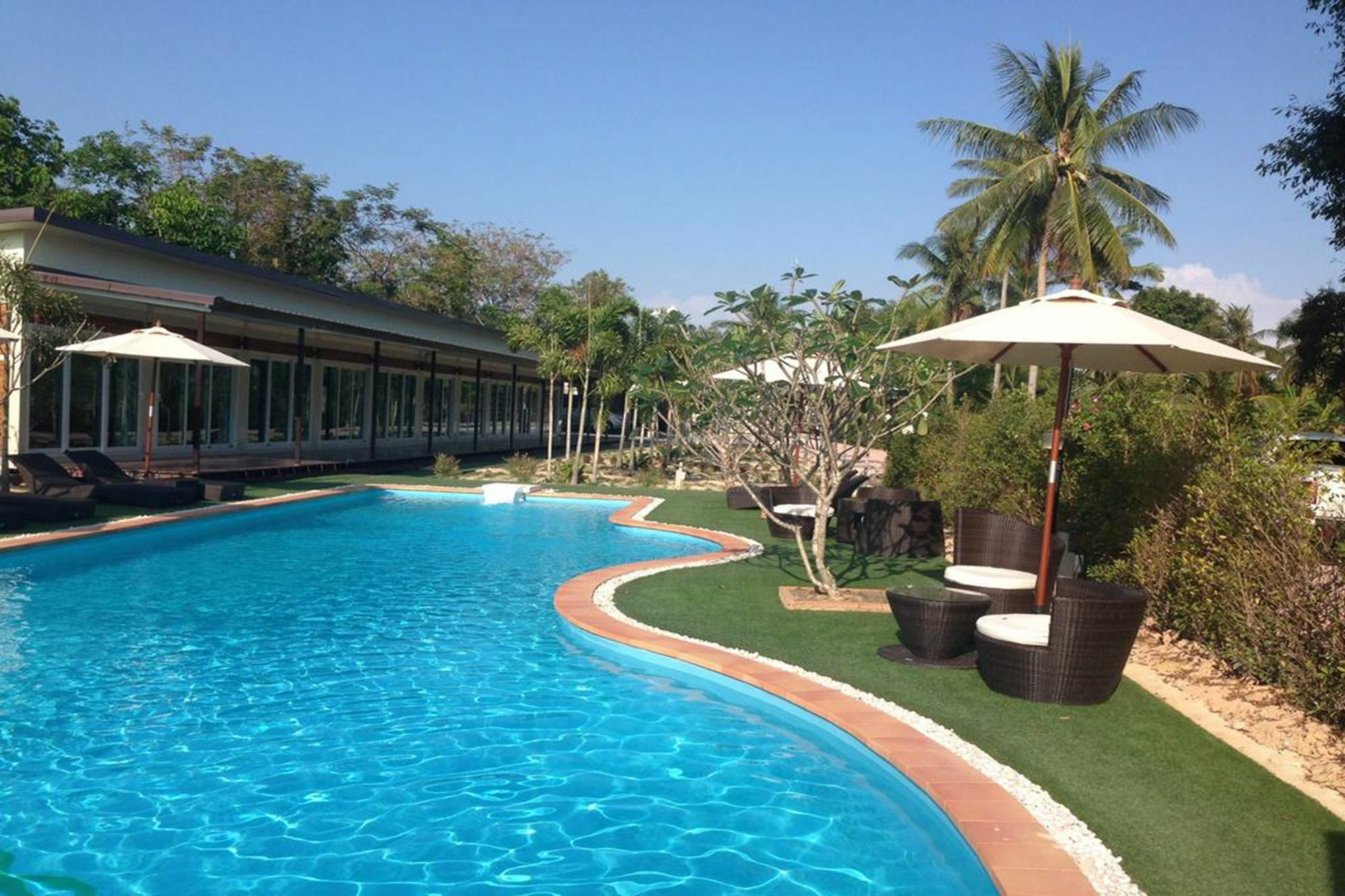 Check In And Chill Out Hotel Ban Laem Sok Екстериор снимка