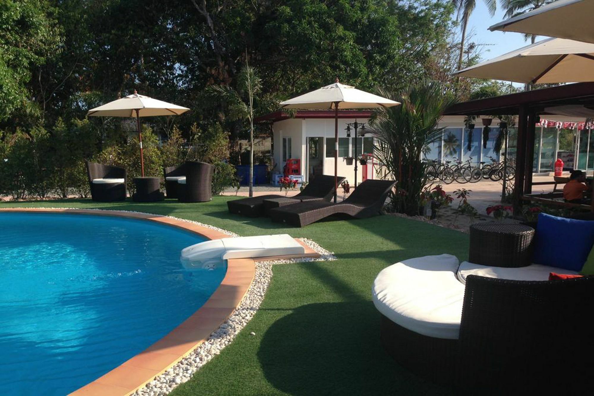 Check In And Chill Out Hotel Ban Laem Sok Екстериор снимка